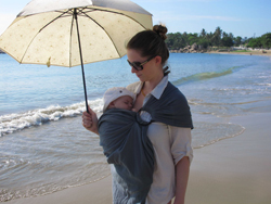 porter bébé plage en sling eucalyptus LLA