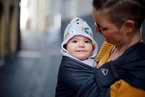 Ringling The Small Baby Wrap Without A Knot Simple And Quick Carrier Ringling The Small Baby Wrap Without A Knot Simple And Quick Carrier